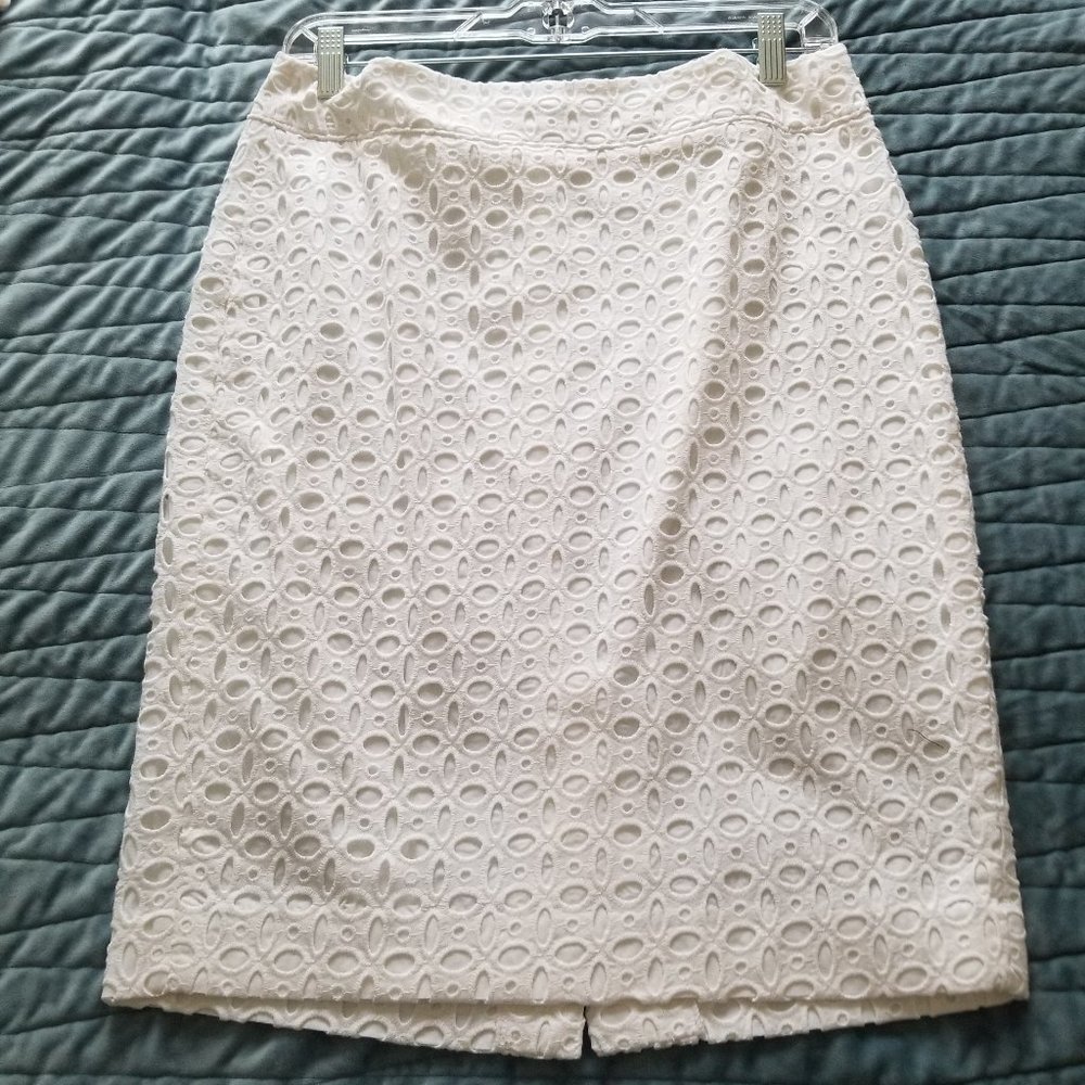 EUC Loft White Pencil Skirt Size 6